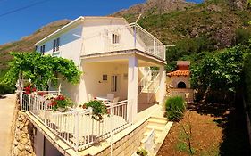 Seven Seas Apartments